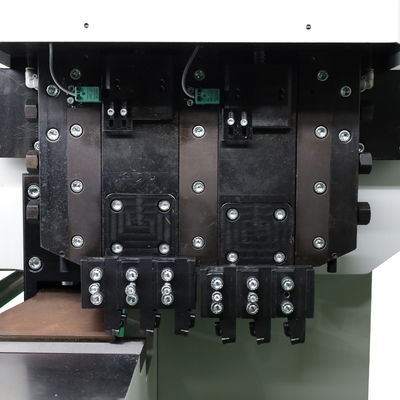 Vertikale V Schneidemaschine automatisches V der Rundfahrt-Maschine mit zwei Werkzeughaltern fugend